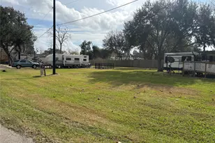 17915 Houston Ave, Alvin, TX 77511 - Photo 3