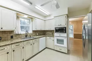 1210 Timber Ln, Rosenberg, TX 77471 - Photo 9