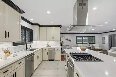 2302 Chimney Rock Road, Houston, TX 77056 - Photo 9