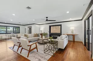 2302 Chimney Rock Rd, Houston, TX 77056 - Photo 3