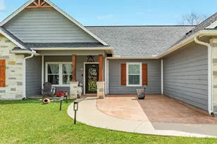 613 Winchester Trail, Angleton, TX 77515 - Photo 3