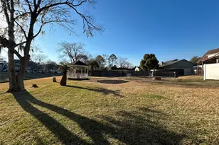 605 Tanglewood Dr, Friendswood, TX 77546 - Photo 19