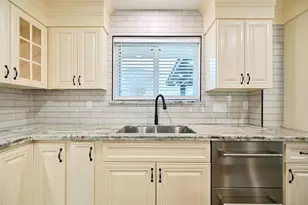 10930 White Thorn St, Houston, TX 77016 - Photo 11