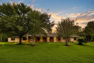 327 Maple Dr, Hitchcock, TX 77563 - Photo 1