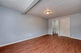 5431 Willow Glen Dr, Houston, TX 77033 - Photo 13