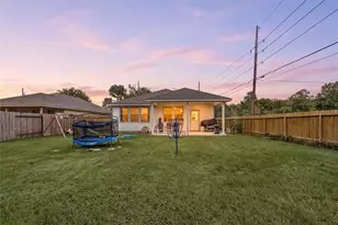 601 Burkett St, Dayton, TX 77535 - Photo 21