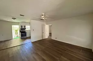 612 Winding Way St, Lake Jackson, TX 77566 - Photo 3