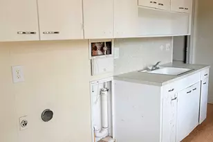 911 Roberts St, El Campo, TX 77437 - Photo 13