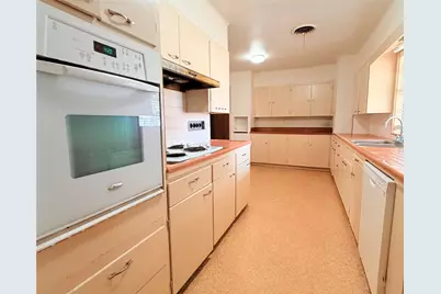 911 Roberts Street, El Campo, TX 77437 - Photo 3