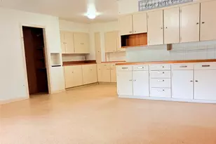 911 Roberts St, El Campo, TX 77437 - Photo 9