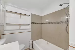 8822 Homewood Ln, Houston, TX 77078 - Photo 9