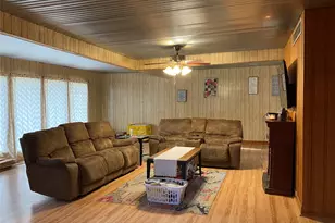 6814 Church St, Wallis, TX 77485 - Photo 9