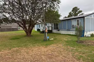 2106 10th St, Hempstead, TX 77445 - Photo 3