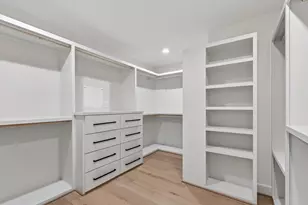 10519 Brinwood Dr, Houston, TX 77043 - Photo 29