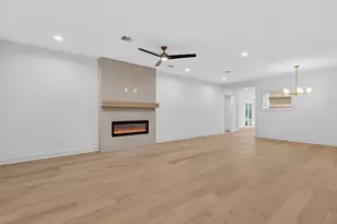 10519 Brinwood Dr, Houston, TX 77043 - Photo 11