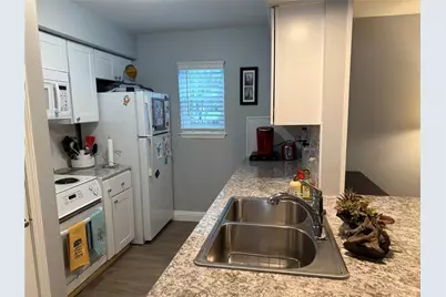 839 Wax Myrtle Lane, Houston, TX 77079 - Photo 7