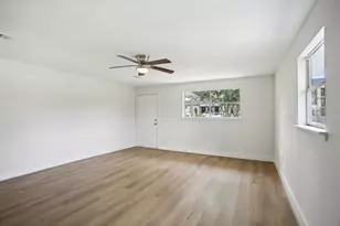 906 S Rd, Baytown, TX 77521 - Photo 7