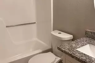 12245 Lemon Ridge Ln, Houston, TX 77035 - Photo 9
