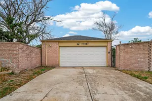 15818 Alta Mar Dr, Houston, TX 77083 - Photo 1