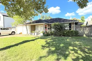 1434 Glourie Dr, Houston, TX 77055 - Photo 13