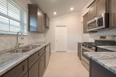 13308 Diamond Reef Lane, La Marque, TX 77568 - Photo 5