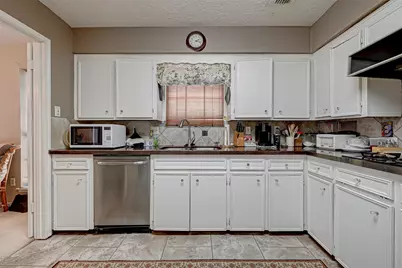 2307 Oakview Drive, Missouri City, TX 77459 - Photo 15