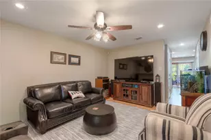 2521 Crosstimbers St, Huntsville, TX 77320 - Photo 5