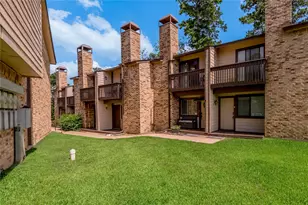 2521 Crosstimbers St, Huntsville, TX 77320 - Photo 3