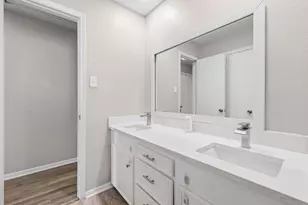 3700 Kingsway Dr, Baytown, TX 77521 - Photo 23