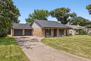 3700 Kingsway Dr, Baytown, TX 77521 - Photo 3