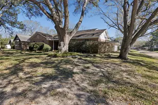 18335 Hereford Ln, Nassau Bay, TX 77058 - Photo 3