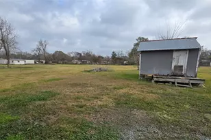 801 Collins St, Dayton, TX 77535 - Photo 9