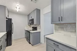 9912 Blue Bird St, La Porte, TX 77571 - Photo 11