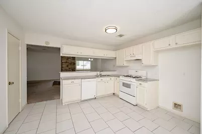 9203 Towerstone Drive, Spring, TX 77379 - Photo 9