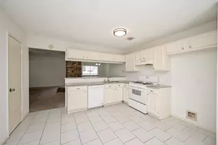 9203 Towerstone Dr, Spring, TX 77379 - Photo 9