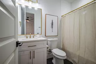 1305 E 27th St, Houston, TX 77009 - Photo 13