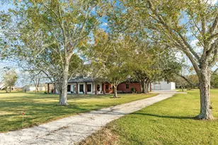 310 County Rd 47, Angleton, TX 77515 - Photo 9