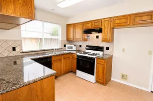 3331 Oak Branch Ln, Sugar Land, TX 77479 - Photo 3