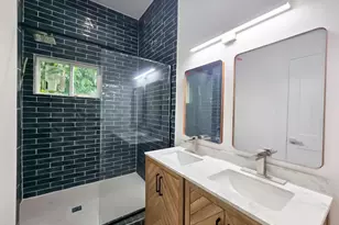 404 E 37th St, Houston, TX 77018 - Photo 7