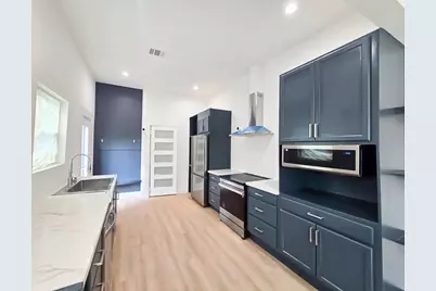 404 E 37th Street, Houston, TX 77018 - Photo 3