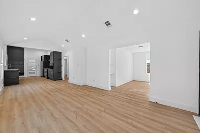 404 E 37th Street, Houston, TX 77018 - Photo 5