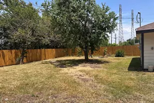 6059 Doulton Dr, Houston, TX 77033 - Photo 17