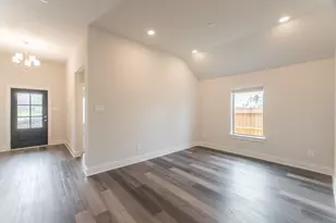 10289 S Goshawk Trl, Conroe, TX 77385 - Photo 5