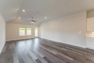 10289 S Goshawk Trl, Conroe, TX 77385 - Photo 19