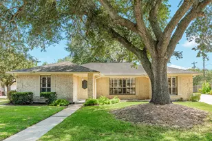 712 Browning St, Angleton, TX 77515 - Photo 3