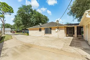 712 Browning St, Angleton, TX 77515 - Photo 7