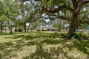 1410 S Columbia Dr, West Columbia, TX 77486 - Photo 11