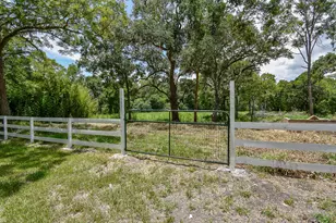 1410 S Columbia Dr, West Columbia, TX 77486 - Photo 9