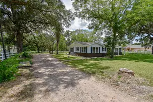 1410 S Columbia Dr, West Columbia, TX 77486 - Photo 3