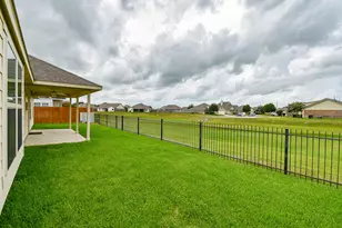 231 S Lantana Cir, Sealy, TX 77474 - Photo 27